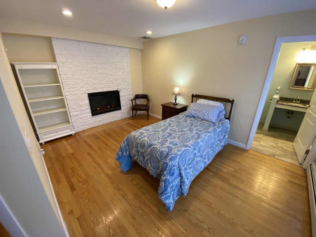 commonwealth house assisted living room